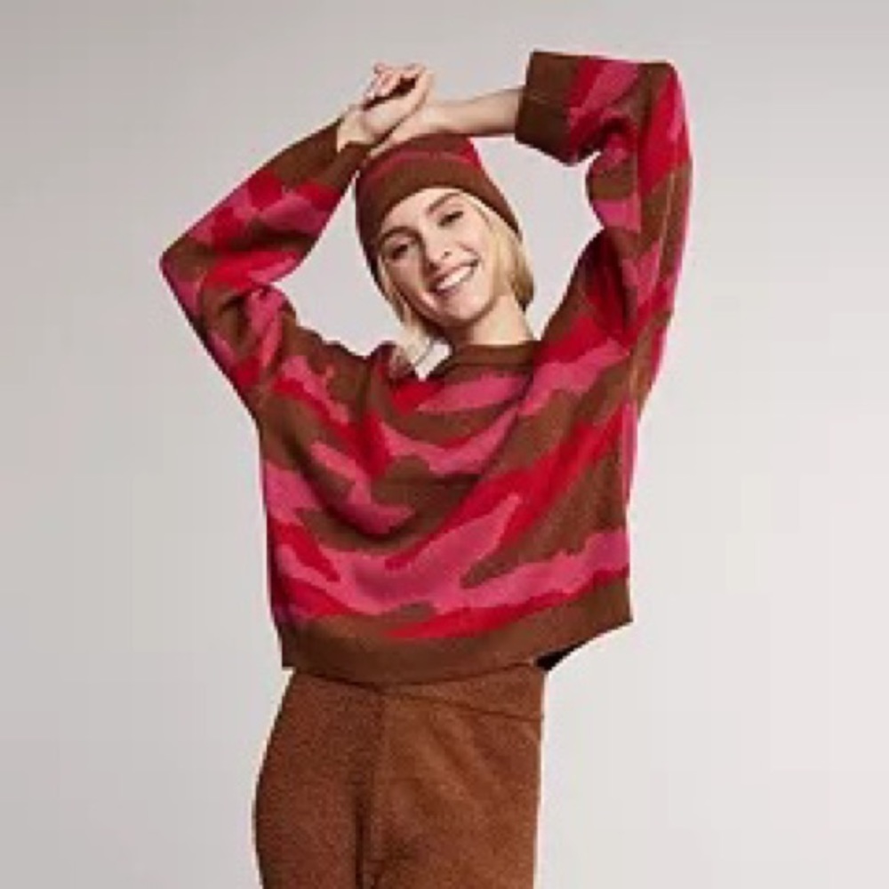 NWT Yummy Sweater Co. Camo Easy Crewneck Sweater